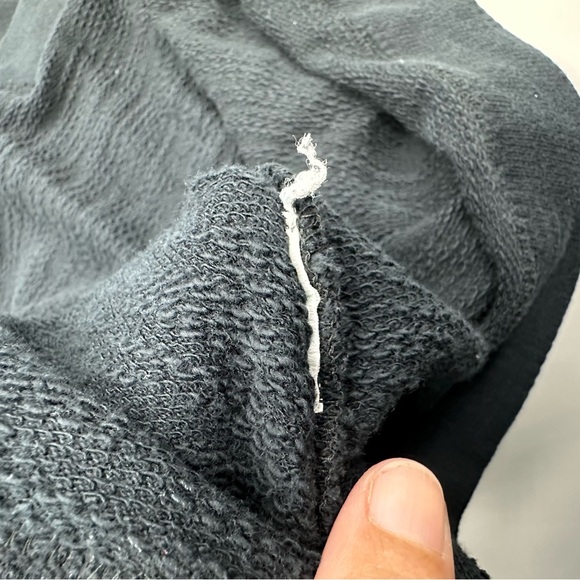 Puma woman’s sweat shirt size Med - Picture 5 of 7